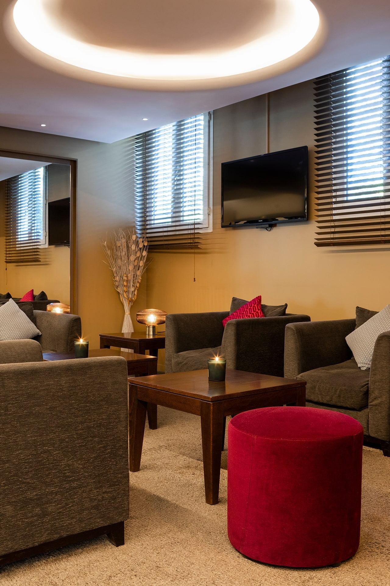 Canapés confortables dans le hall à l'Escale Oceania Aix-en-Provence