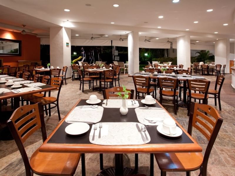 Dining tables set-up in Playa Linda Restaurante at Gamma Hotels