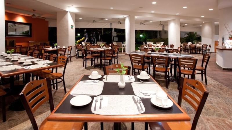 Close-up of a table in the Dining area at Gamma Plaza Ixtapa