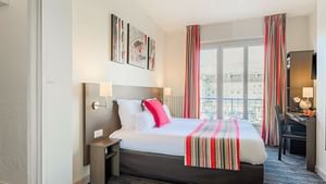 Bed & furniture in the comfort double at Hotel de l'Europe