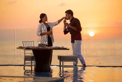 Couple enjoing the eve sunset near the beach