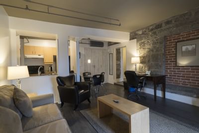 Salon Suite