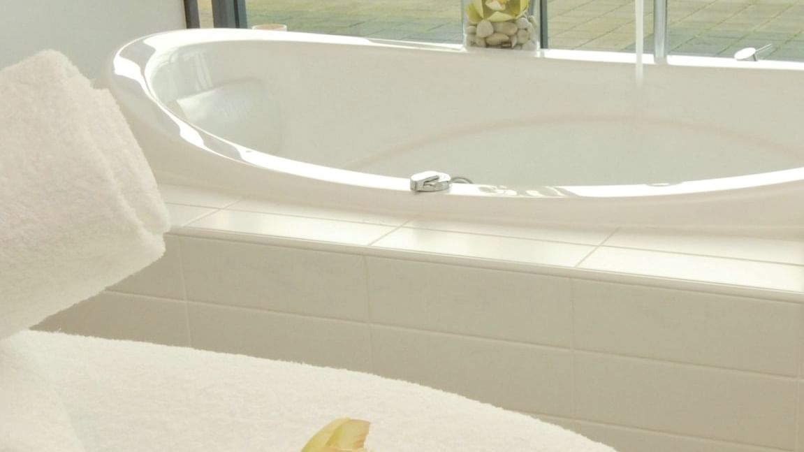 A bathtub in Spa Suite at Novotel Barossa Valley