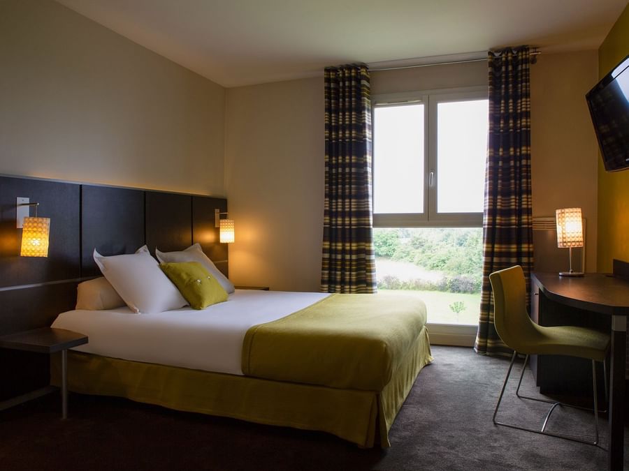 View of the High Comfort Twin room at The Originals Hotels
