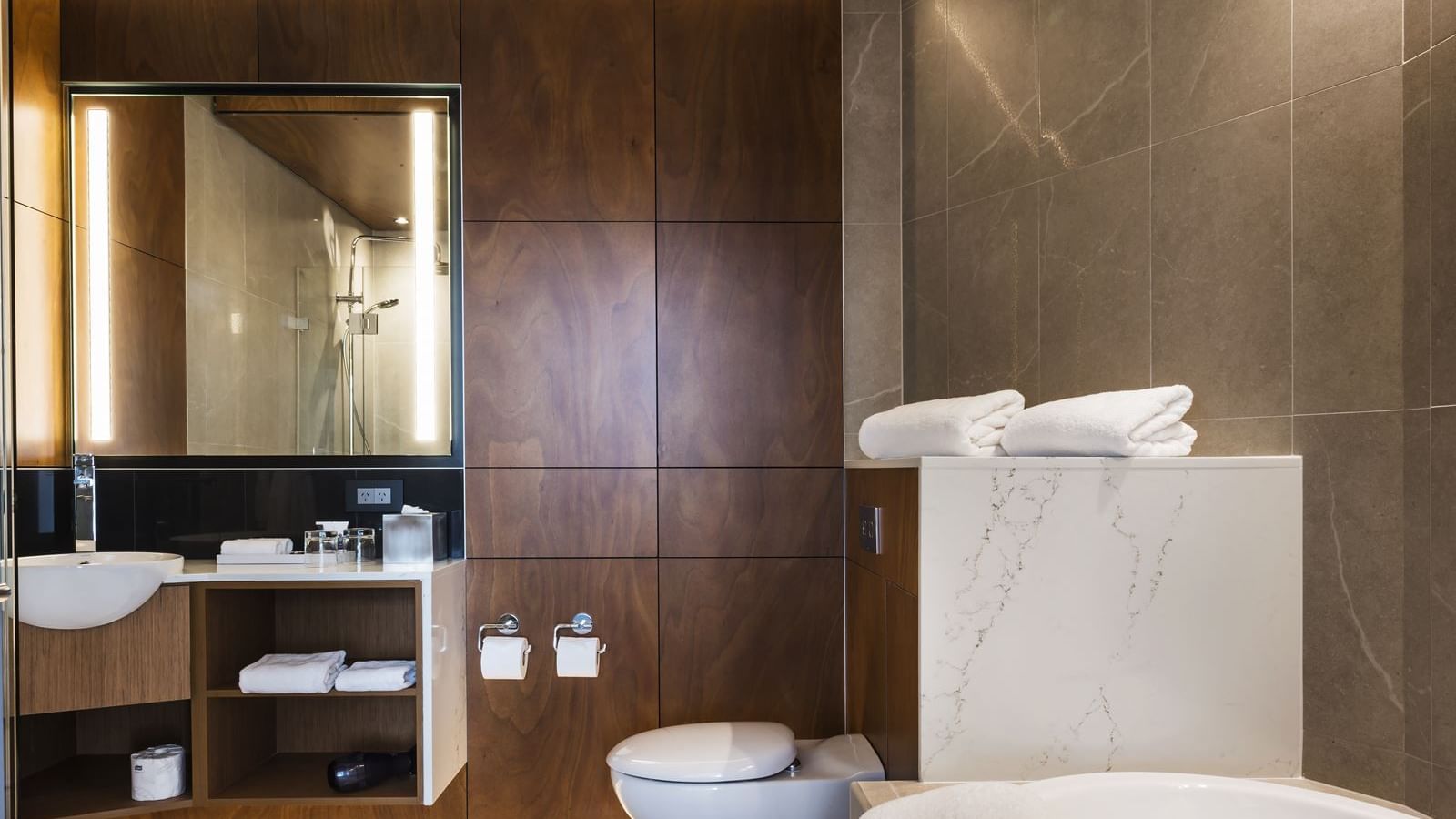 Room Spa Bath at Mercure Sydney Liverpool 