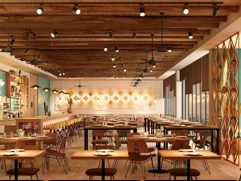 Comedor brillante Amaranto en Fiesta Americana Funeeq Punta Cana con techos de madera y muebles contemporáneos