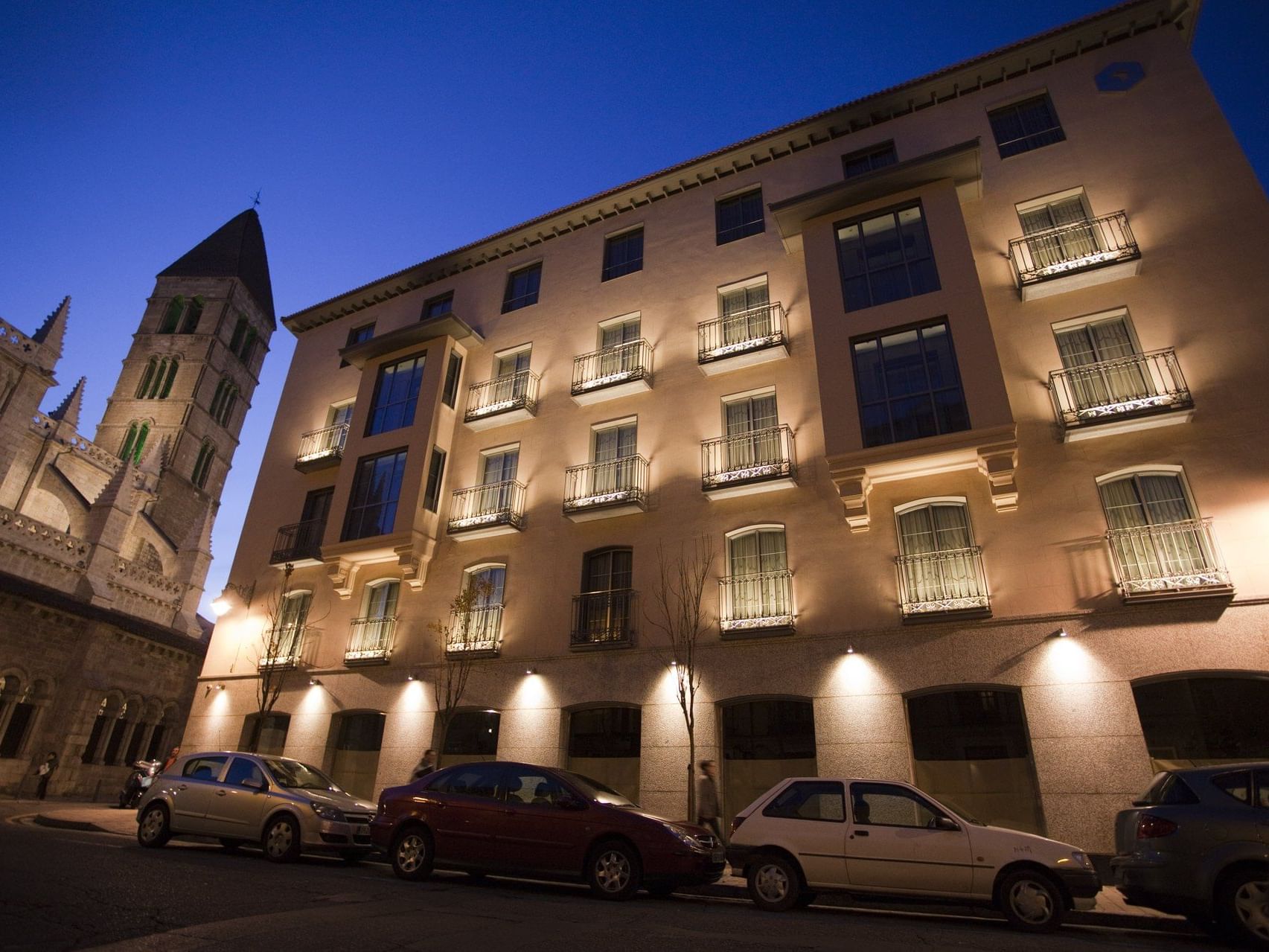 Nexus Valladolid Suites & Hotel