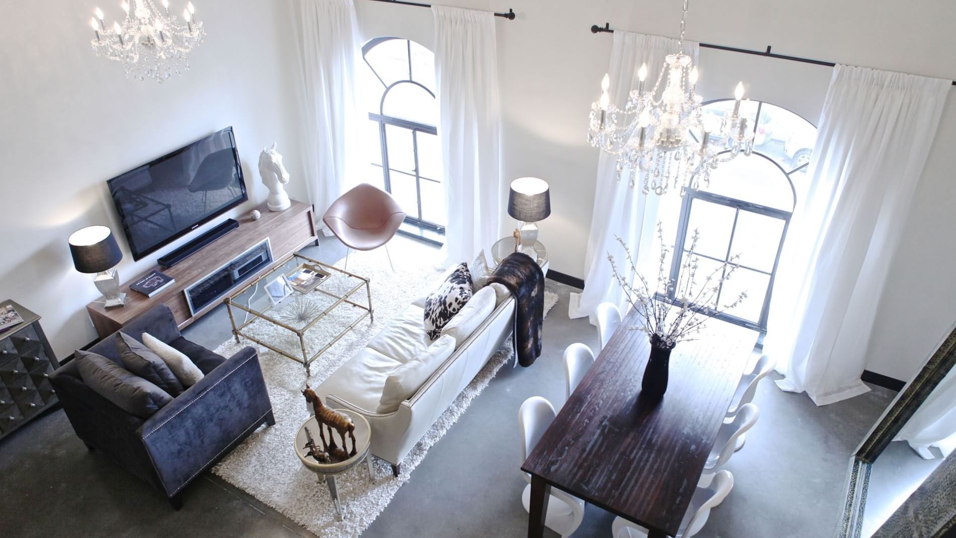 Living & dining area in Unit O Terrace at The Mayo Hotel