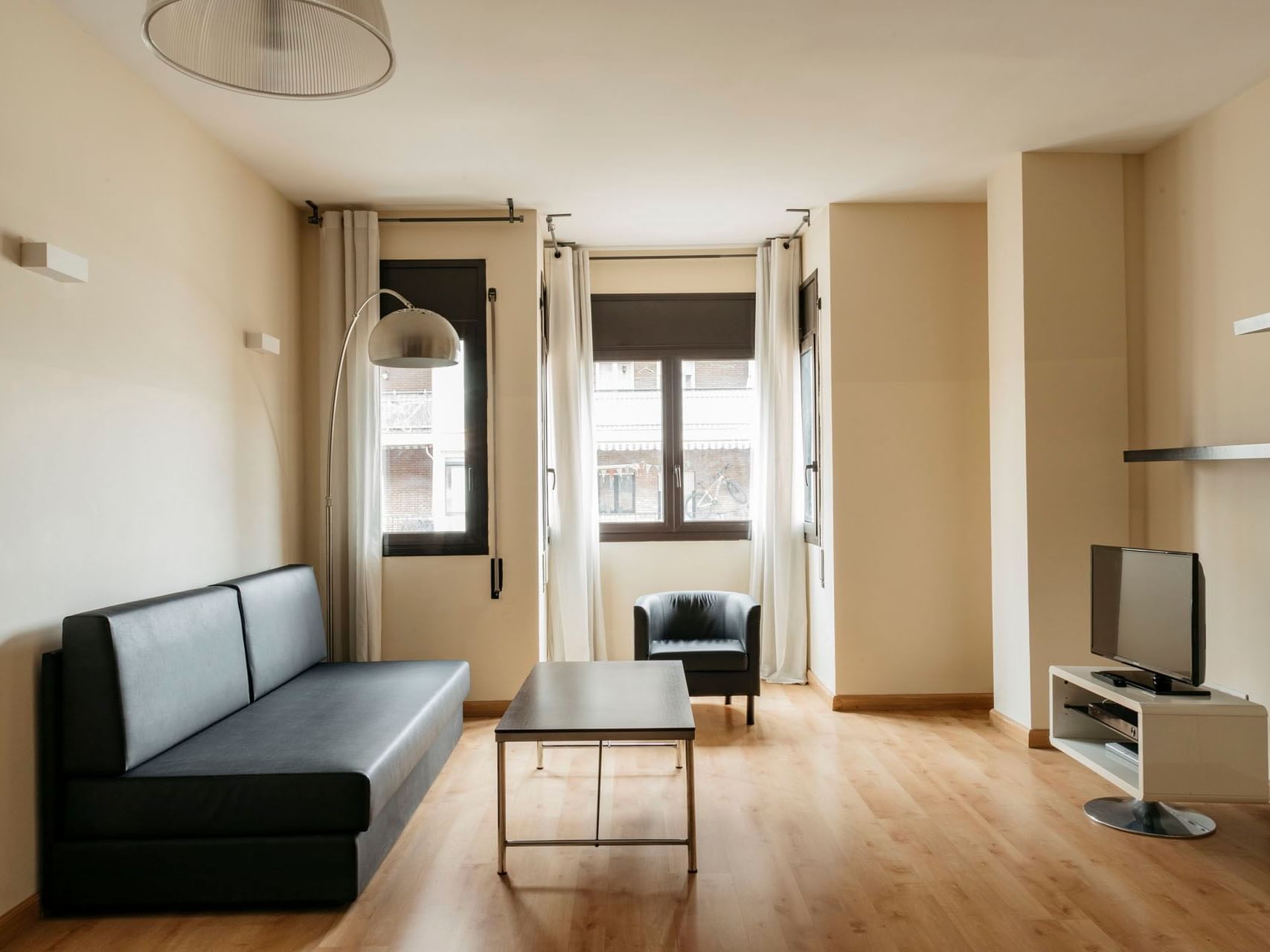 Living room of Deluxe room at Barcelona Apartments