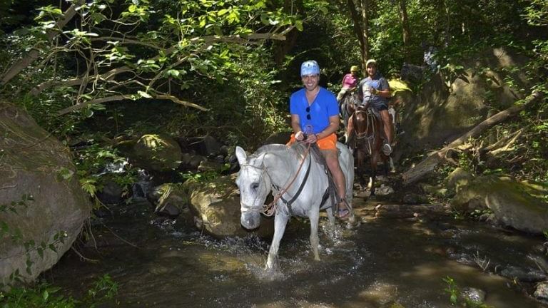 Horseback riding in Guanacaste near Buena Vista Del Rincon