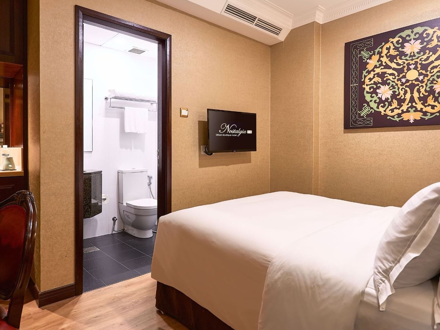 Bed in Superior Room without window at Nostalgia Hotel