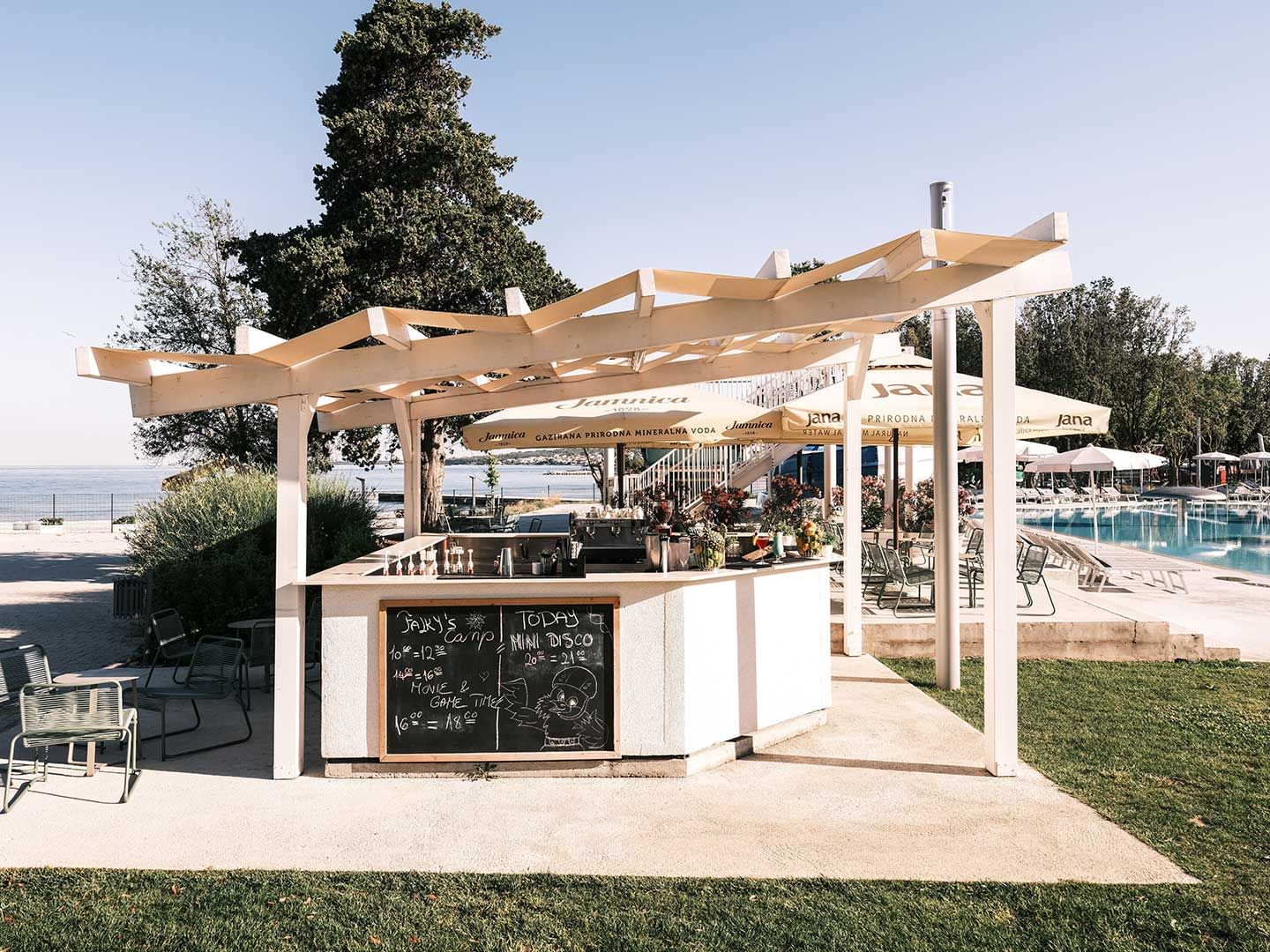 Restaurants & Bars Falkensteiner Premium Camping Zadar Pool Bar