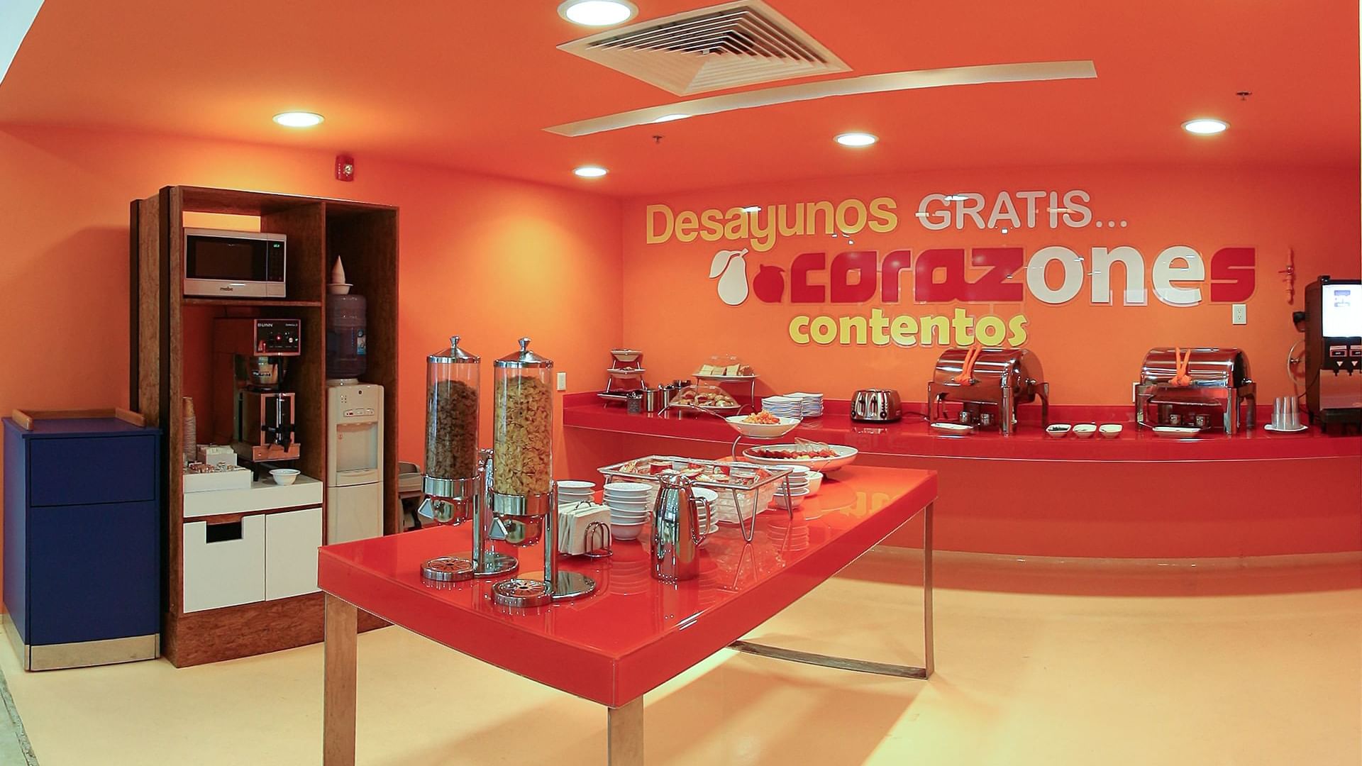 Buffet area in the Breakfast Bar at One Xalapa Las Ánimas