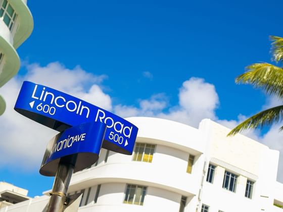 building with a street sign labeled lincoln road