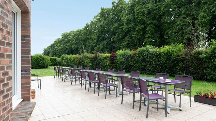An Outdoor dining area at City Hotel