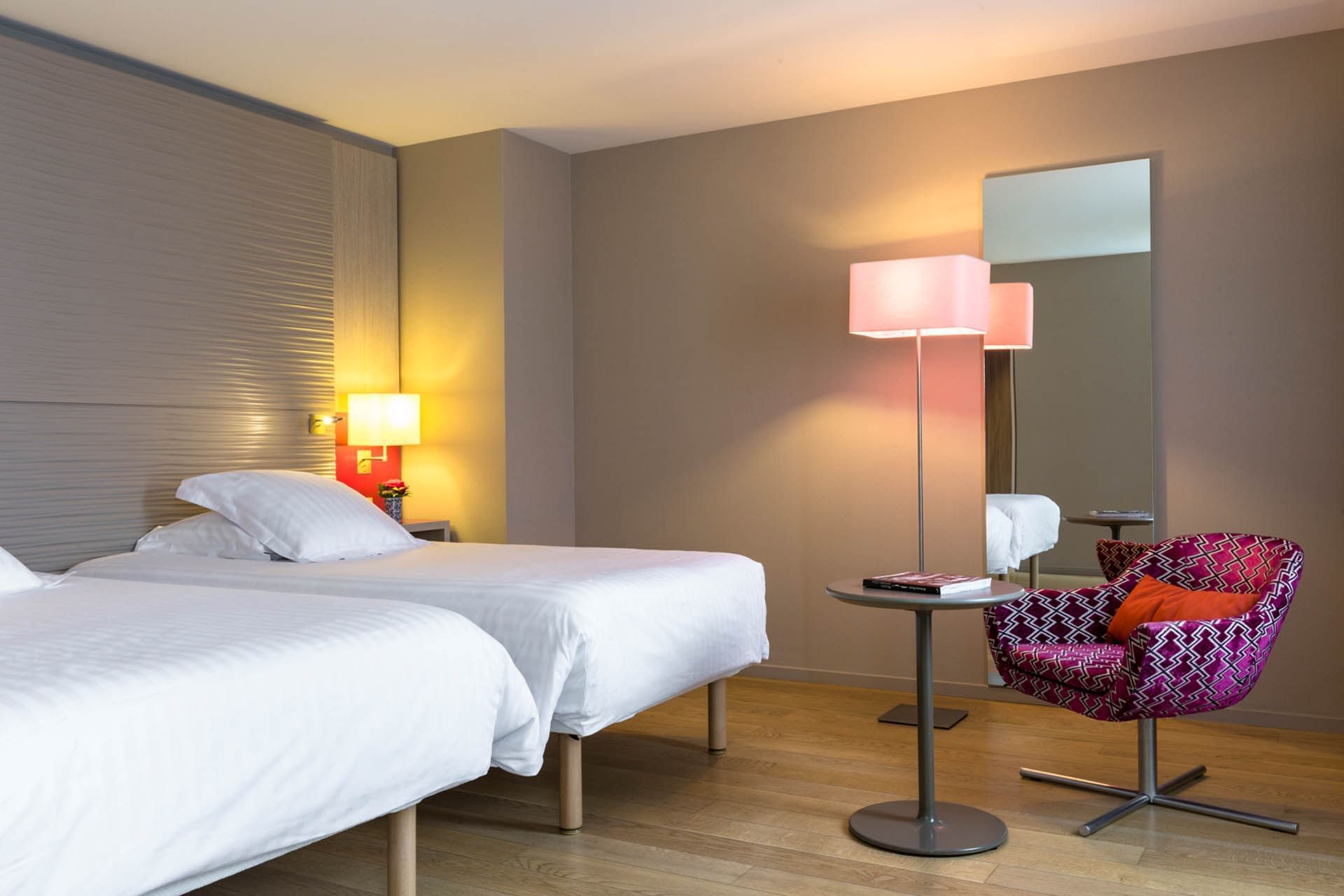 Chambre twin avec fauteuils confortables, Oceania Hôtel de France Nantes