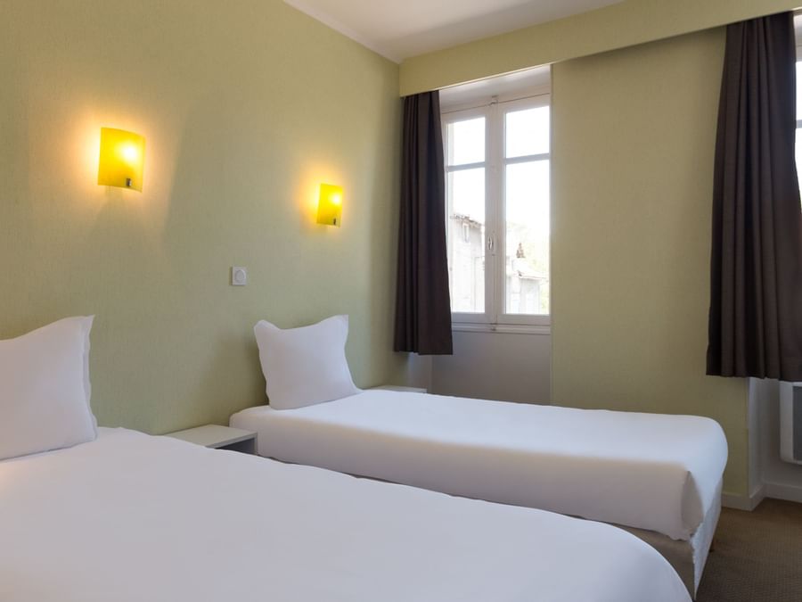 Twin Beds in Executive suite at Hotel Figeac