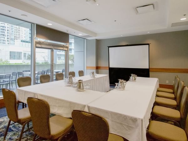 Meeting room with chairs, tables and projector