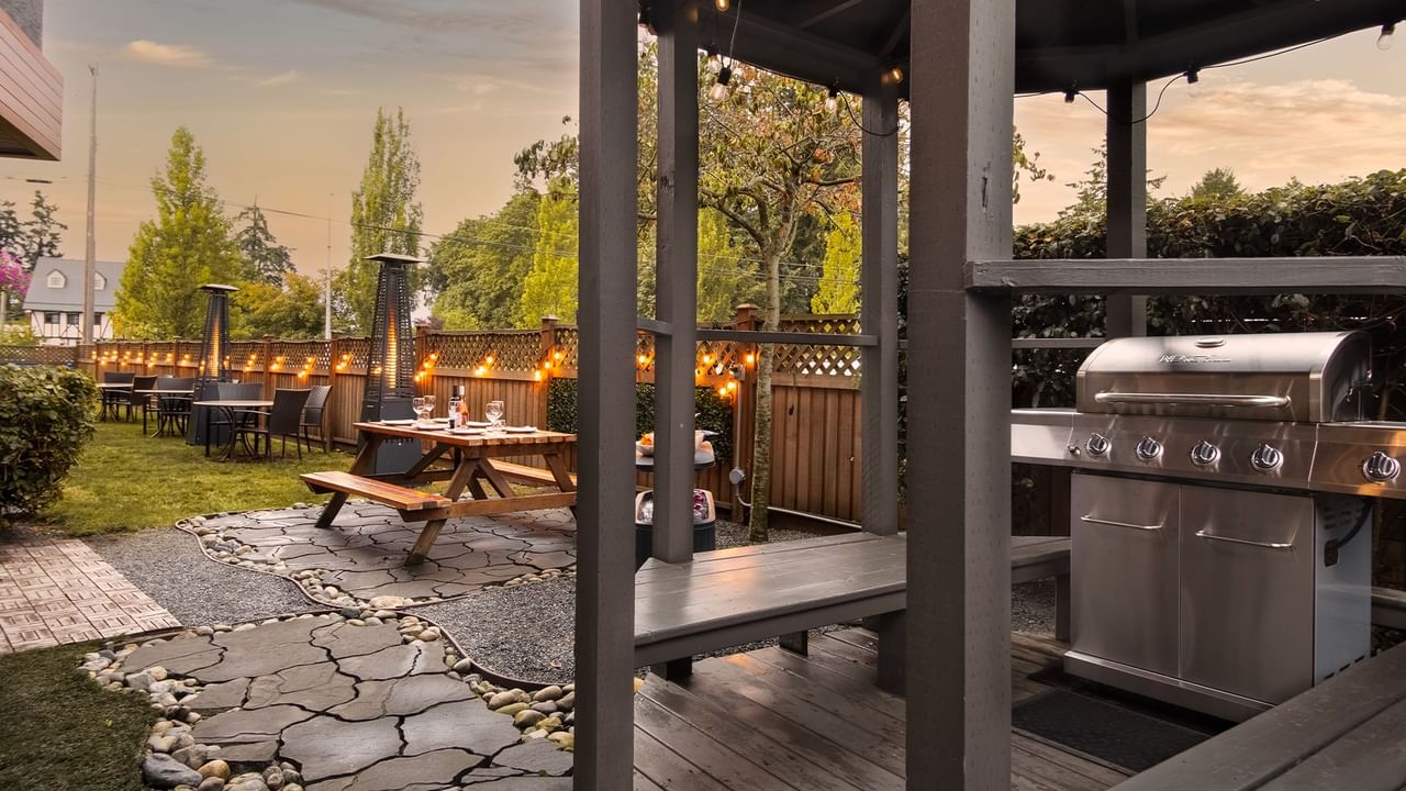 Outdoor BBQ Area of Coast Parksville Hotel