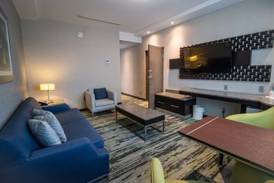 TV lounge with sofa and dining table in the guest suite at Hotel Mirra, where to stay in San Luis Rio Colorado near Garita