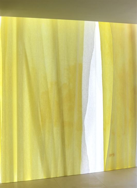 Rideaux jaunes et blancs dans une salle d'Ibiza Gran Hotel Custom