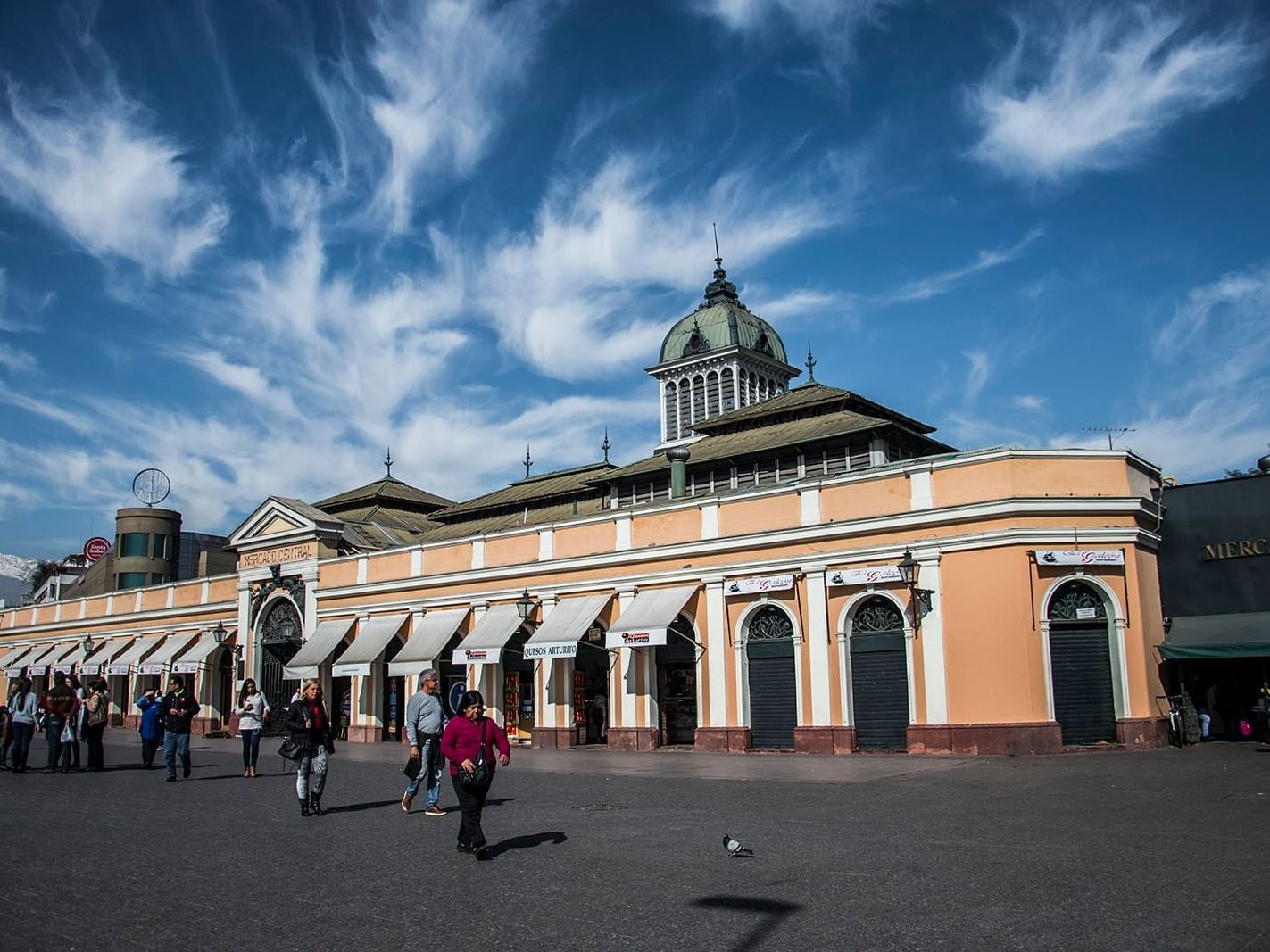 Exterior of Mercado Central near Torremayor Providencia