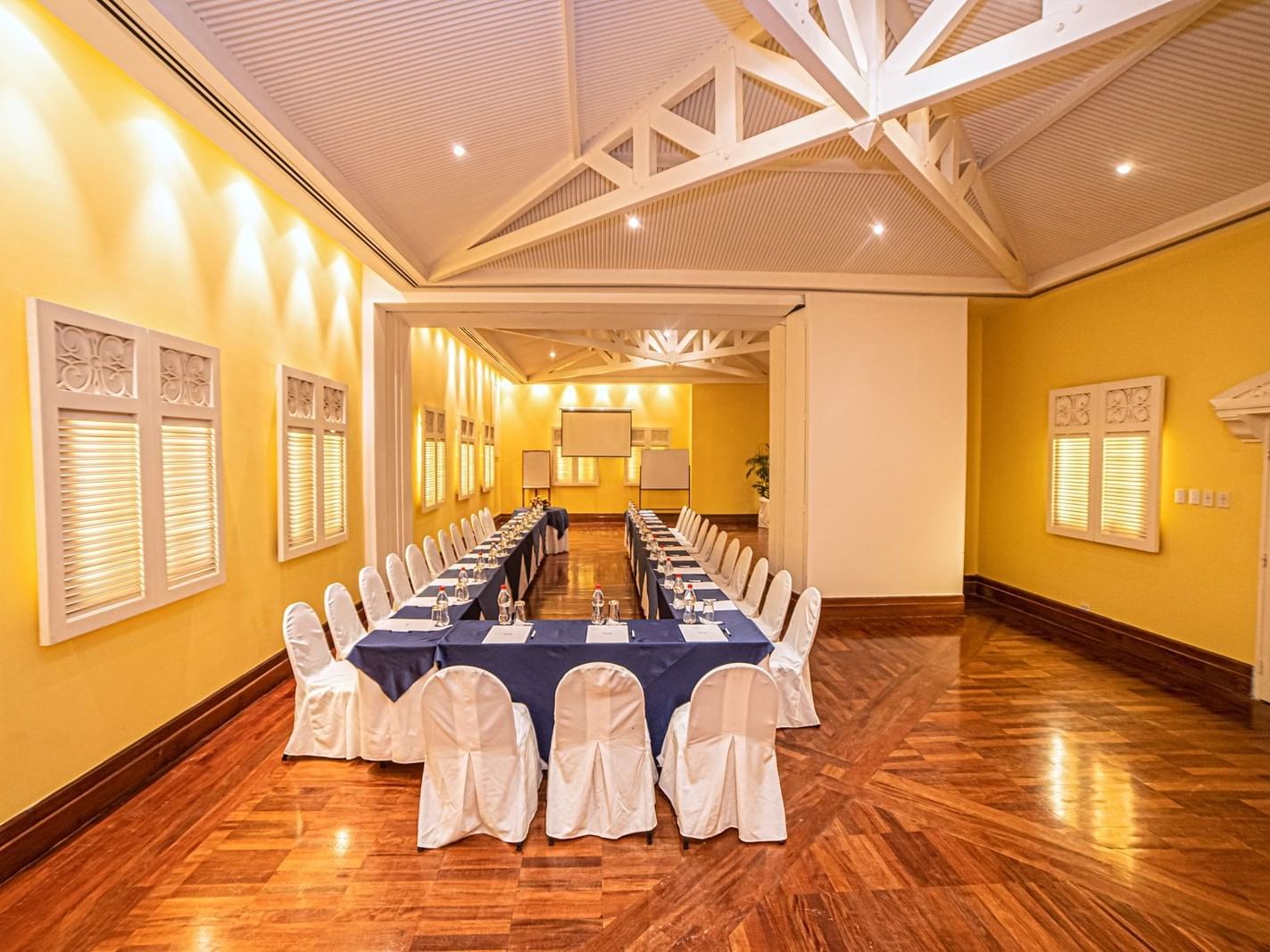 A Table setup in Jambeli II conference Room at Colón Salinas