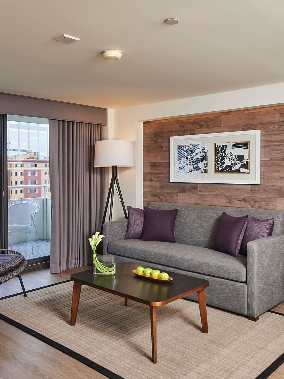 Warwick Denver : suite avec salon et balcon