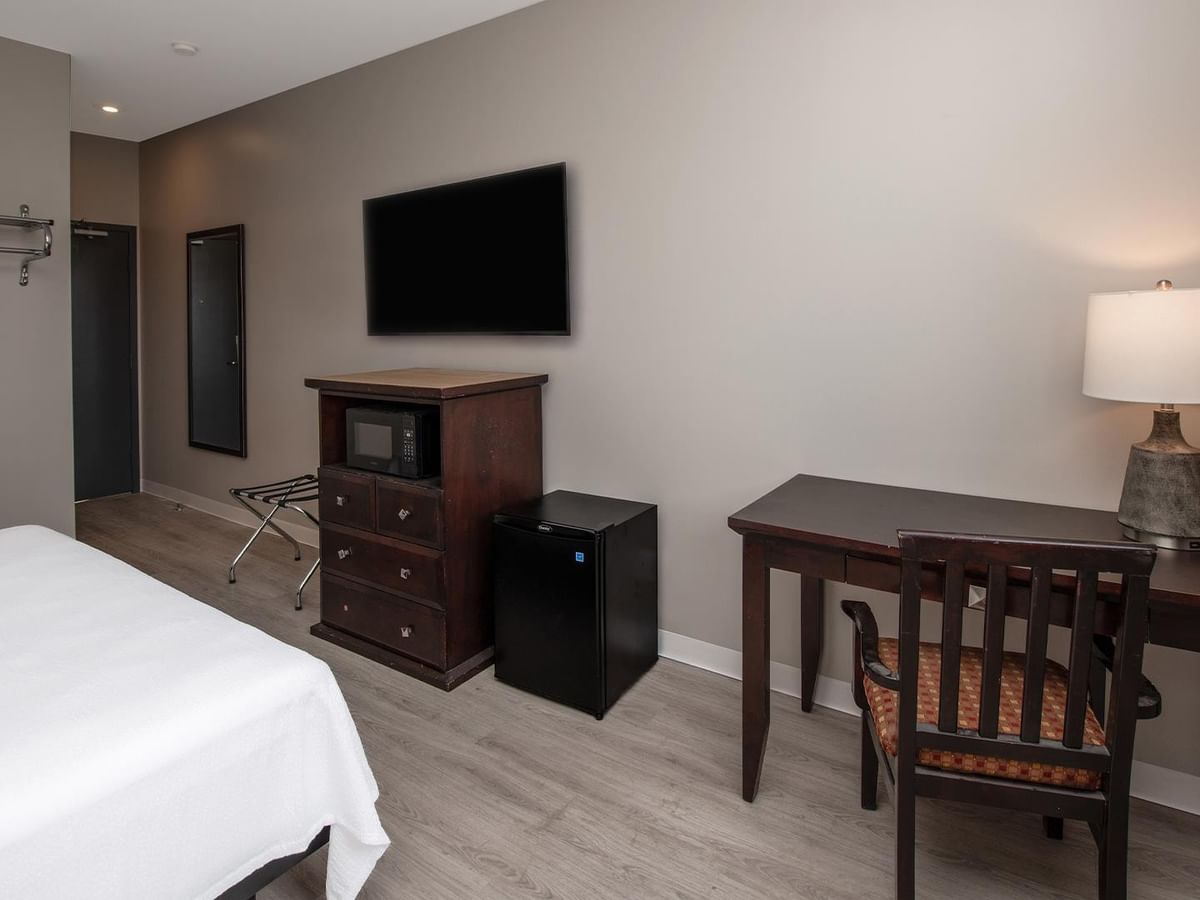 Coast King room at Coast Innisfail Hotel with desk and TV.