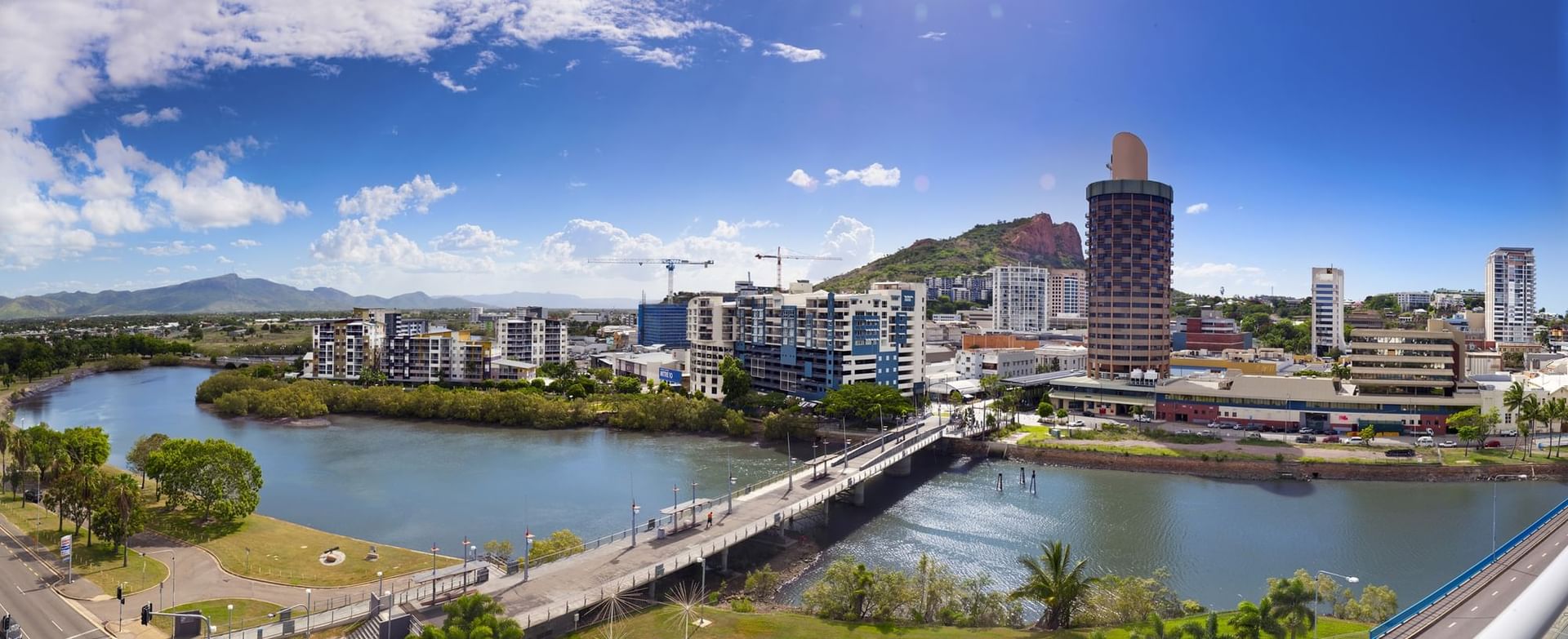 Distant view of hotel & City near Grand Chancellor Townsville