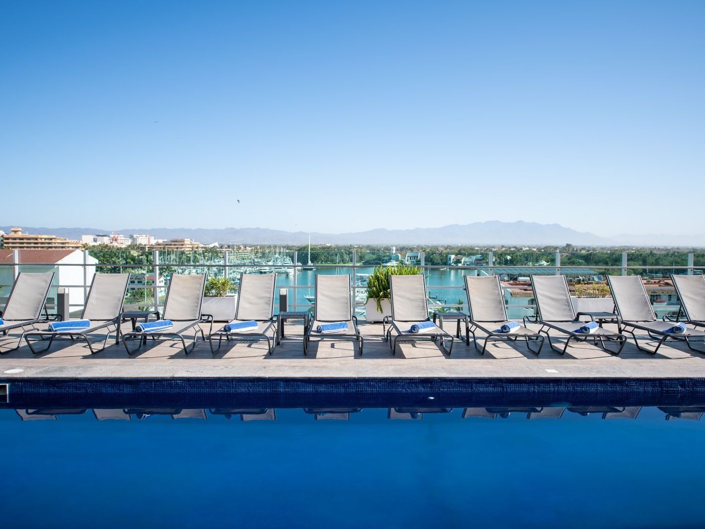 Swimming Pool facilities at Hotel Villa Varadero