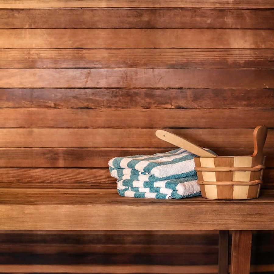 Wooden basket with two towels in Sauna at Granlibakken Tahoe