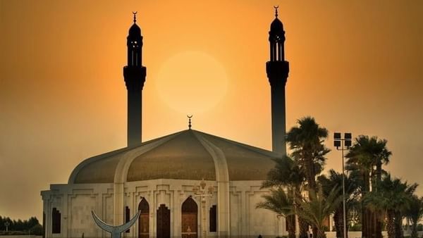 Hassan Enany Mosque with two tall minarets stands at sunset, framed by a warm orange sky near Warwick Hotel Jeddah
