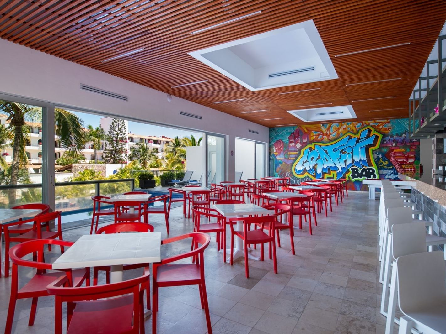 Dining area in the Graffiti Bar at Hotel Villa Varadero