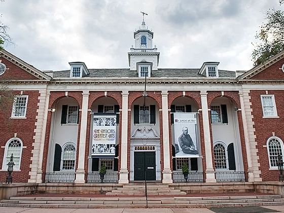 Exterior view of New Haven Museum near New Haven Hotel