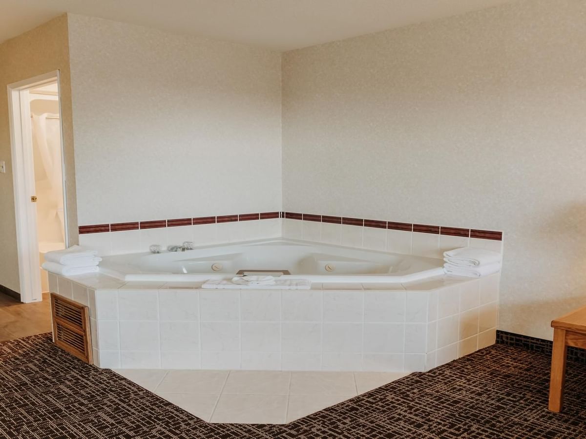 Coast Premium King with Jetted Tub | Coast Fort St. John Hotel