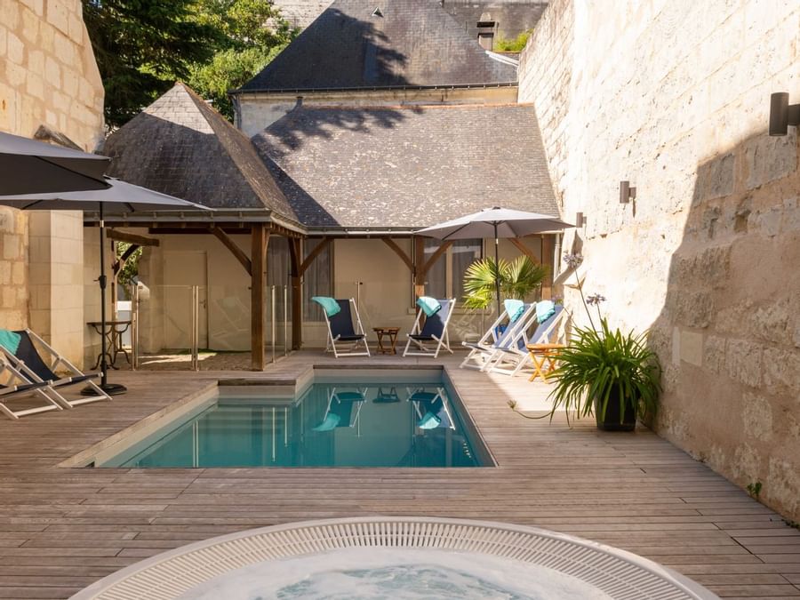 Swimming Pool at Hotel Anne d'Anjou in Saumur, France