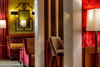 Interior of a lobby lounge area at Hotel Bisanzio 