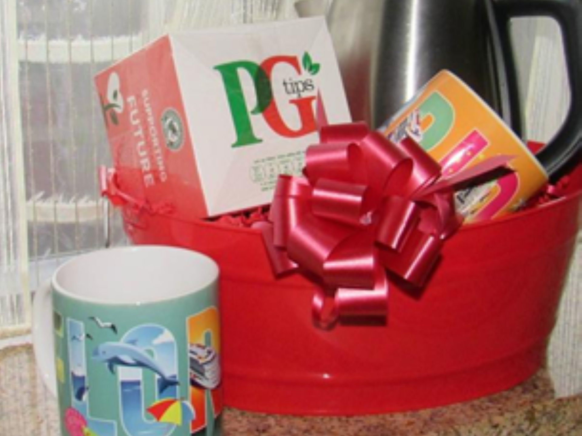 Close-up of tea amenities basket, Rosen Inn at Pointe Orlando