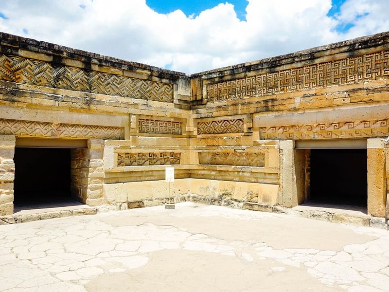 Vista de ruinas antiguas cerca de Grand Fiesta Americana