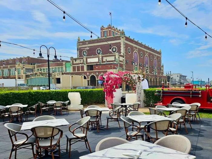 Dining at the Berkeley Hotel - The Berkeley Backyard