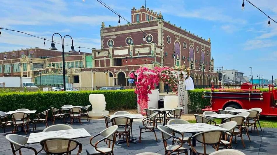 Dining at the Berkeley Hotel - The Berkeley Backyard