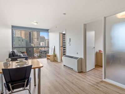 Student Living on Lonsdale - 2 Bedroom Living Area