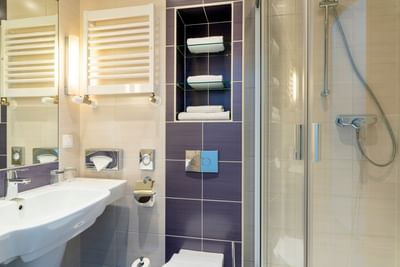 Interior of the bathroom of Standard Room at Metropol Hotel