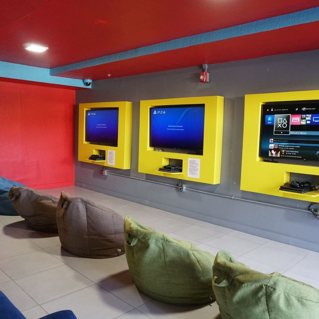 Video gaming room at Flamingo Waterpark Resort