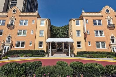 Exterior view of the hotel & garden area at Artmore Hotel