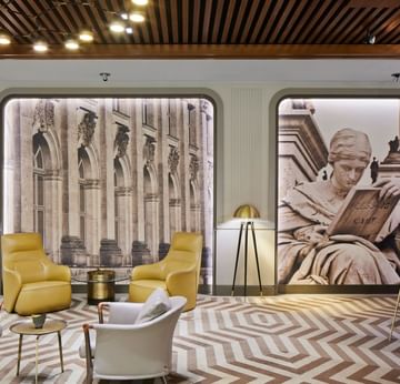 Artistic wall and stylish furniture in Lobby Bar 'Charlotte' at Titanic Chaussee Berlin