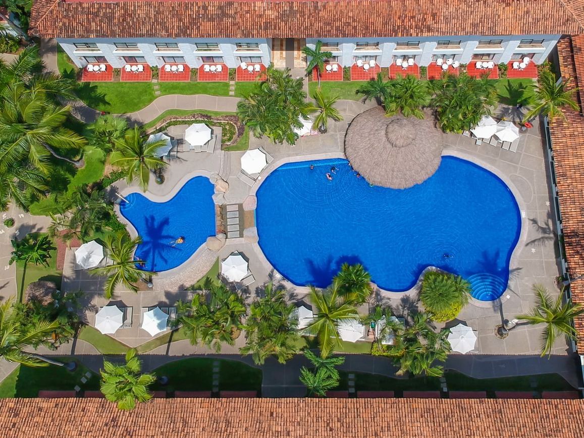 Pool at Plaza Pelicanos Club Beach Resort