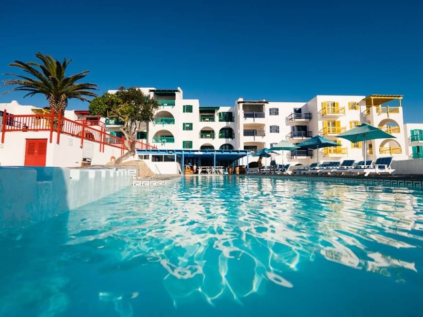 Taverina Oceanis Restaurant with swimming pool in Club Mykonos