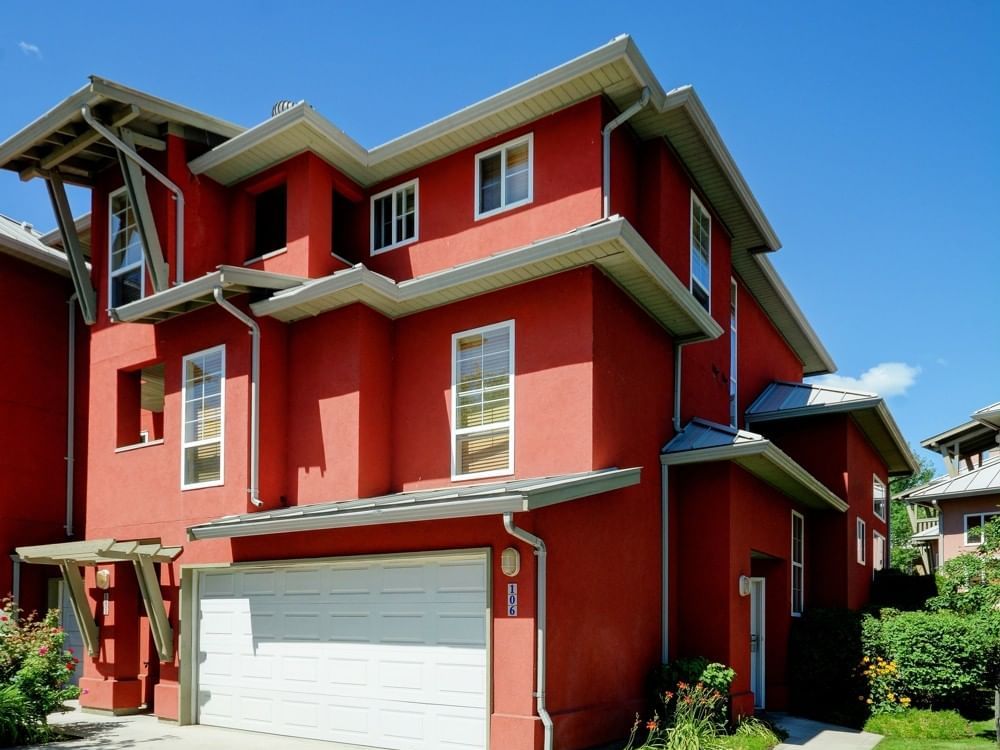 Exterior view of Three Bedroom Gardenside Villa at Manteo Resort